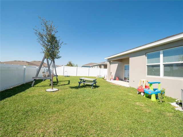 2715 ROWAN STREET, Tavares, FL 32778