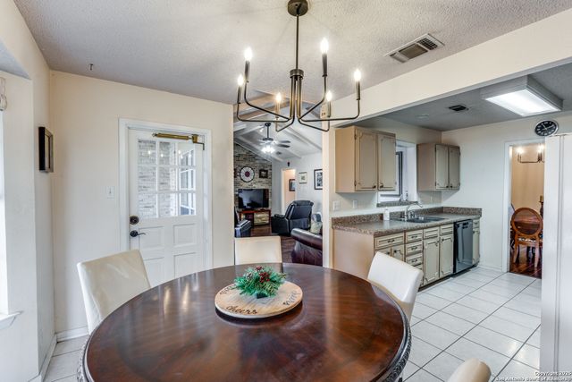 2011 Broken Oak, San Antonio, TX 78232