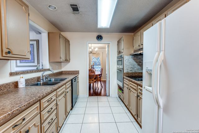 2011 Broken Oak, San Antonio, TX 78232