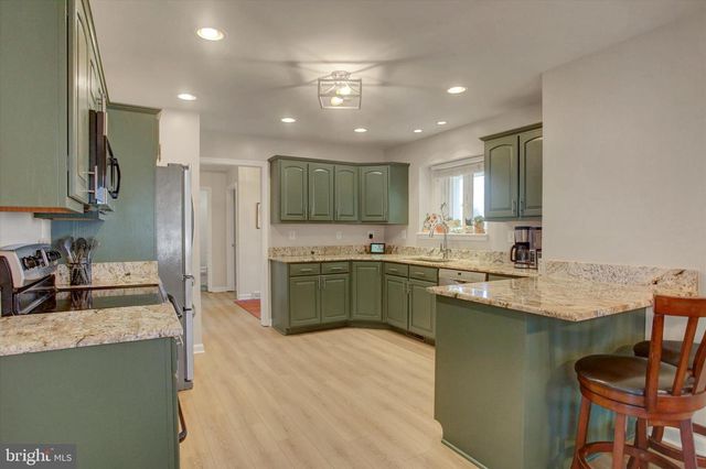 7107 FAIRWAY DR S, Fayetteville, PA 17222