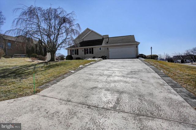 7107 FAIRWAY DR S, Fayetteville, PA 17222