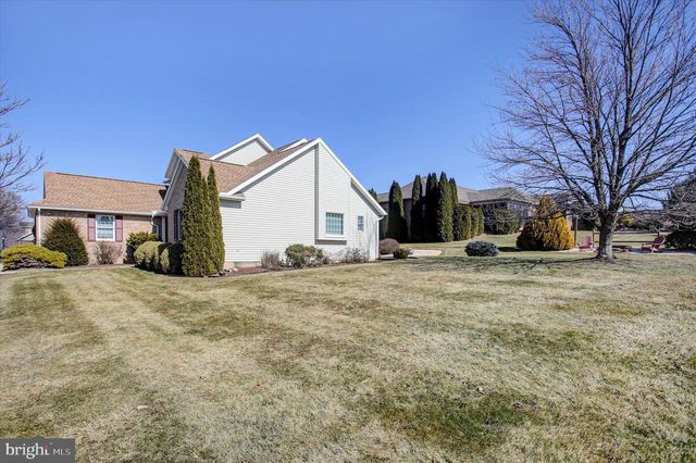 7107 FAIRWAY DR S, Fayetteville, PA 17222