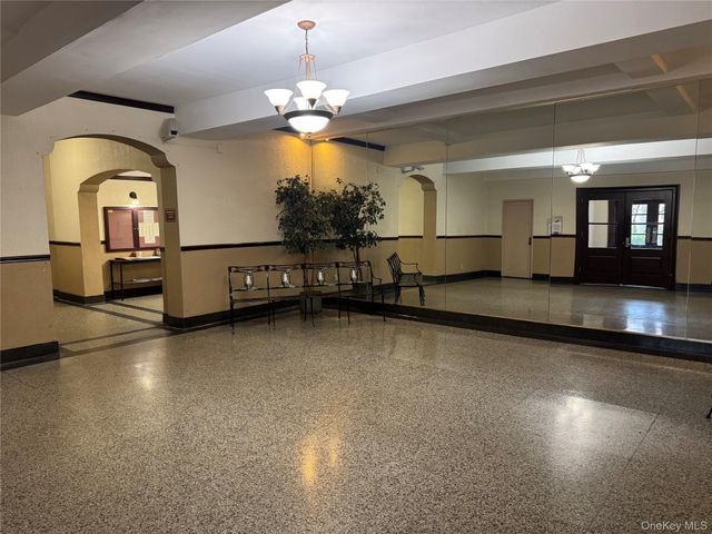 30 Ehrbar Ave 102, Mount Vernon, NY 10552