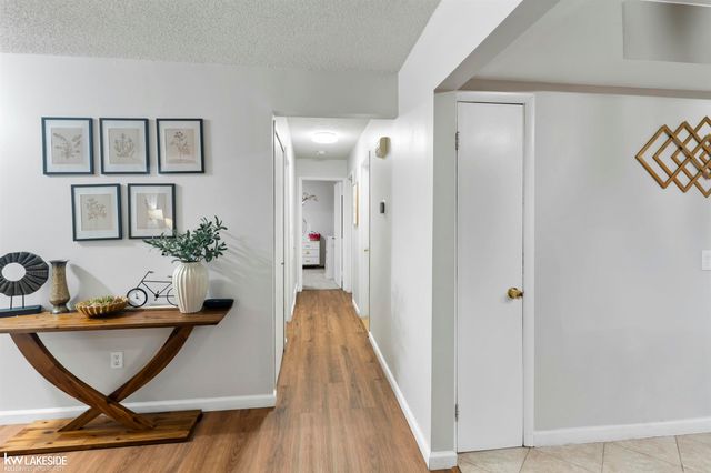 34489 Coachwood Drive, Sterling Heights, MI 48312