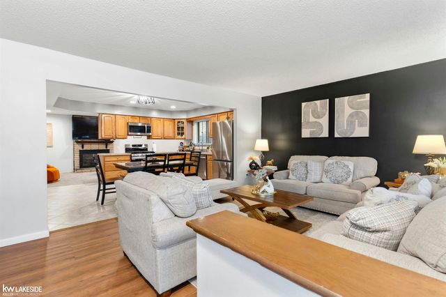 34489 Coachwood Drive, Sterling Heights, MI 48312