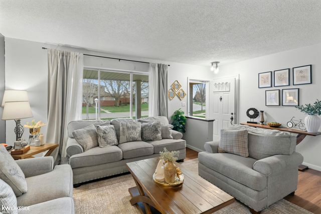 34489 Coachwood Drive, Sterling Heights, MI 48312