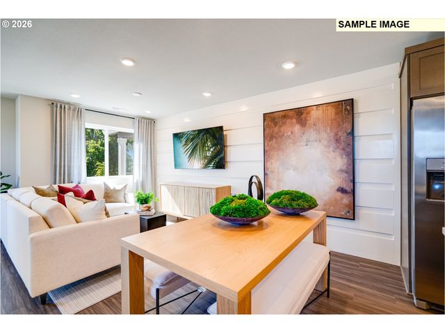 856 SIFUENTEZ Ct, Woodburn, OR 97071