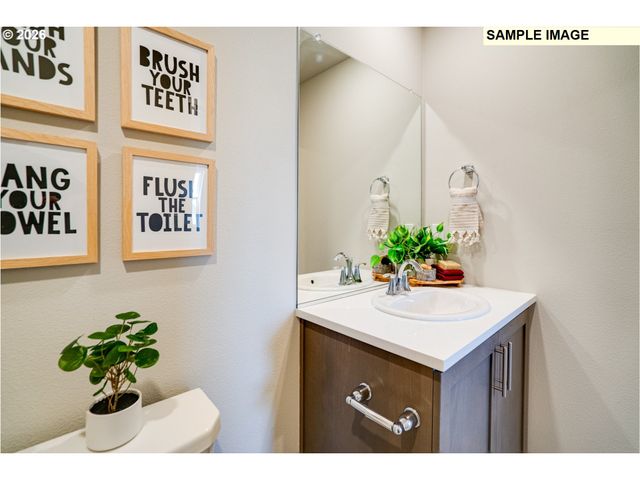 856 SIFUENTEZ Ct, Woodburn, OR 97071