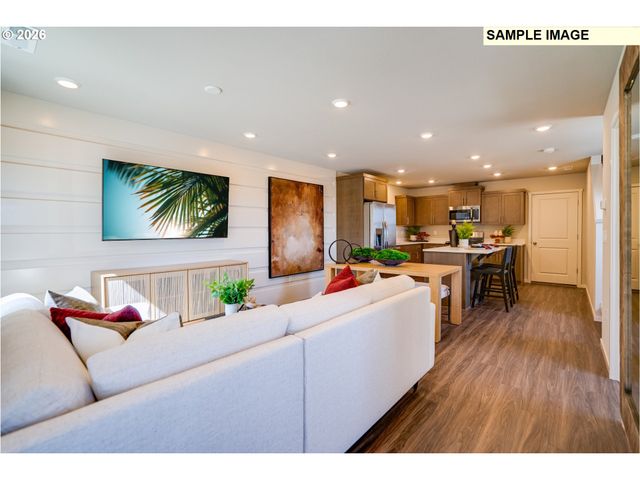 856 SIFUENTEZ Ct, Woodburn, OR 97071