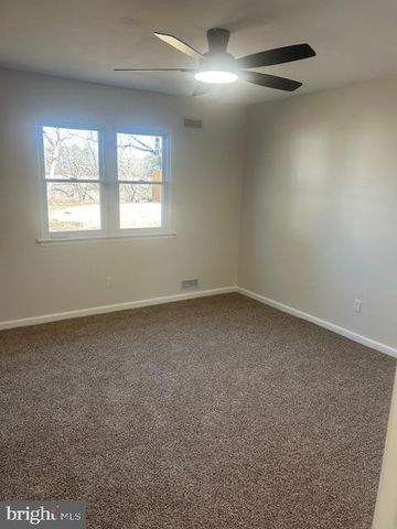 10 IVY LN, Sicklerville, NJ 08081