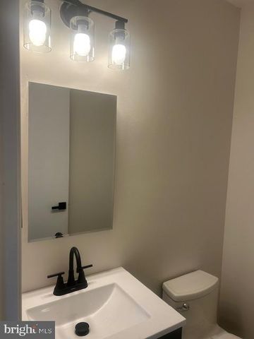 10 IVY LN, Sicklerville, NJ 08081