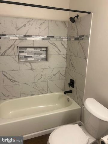 10 IVY LN, Sicklerville, NJ 08081