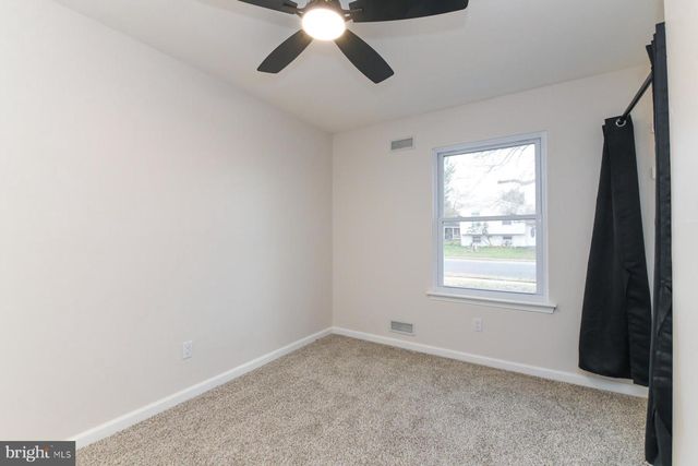 10 IVY LN, Sicklerville, NJ 08081