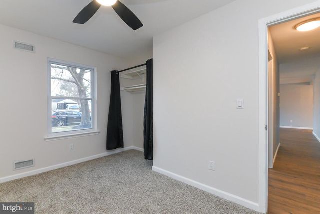 10 IVY LN, Sicklerville, NJ 08081