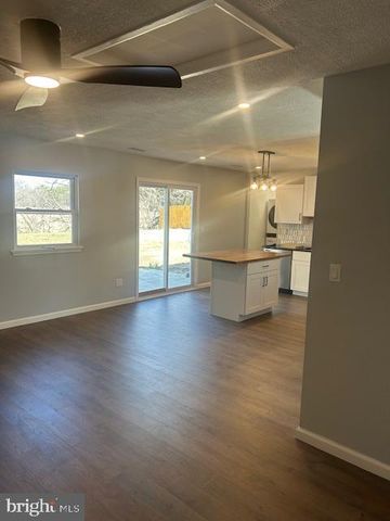 10 IVY LN, Sicklerville, NJ 08081