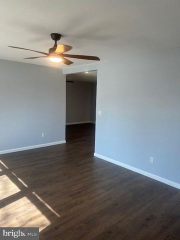 10 IVY LN, Sicklerville, NJ 08081