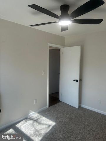 10 IVY LN, Sicklerville, NJ 08081