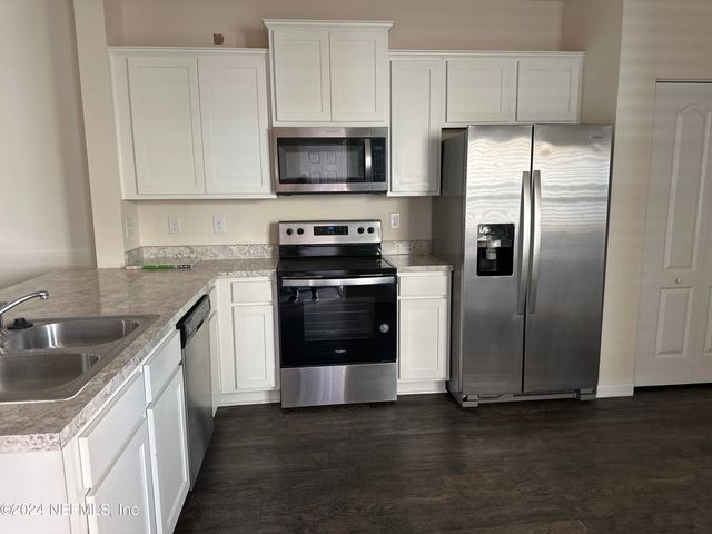 7925 ECHO SPRINGS Road, Jacksonville, FL 32256