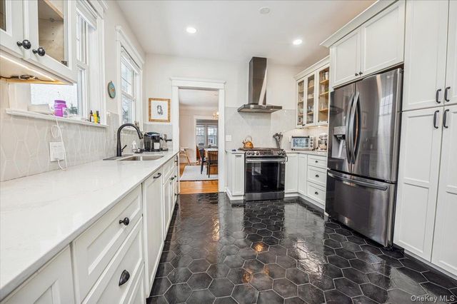 36 Grand Avenue 2, Scarsdale, NY 10583