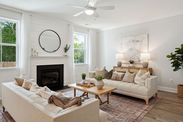 1417 Charles Dr, Chapel Hill, TN 37034