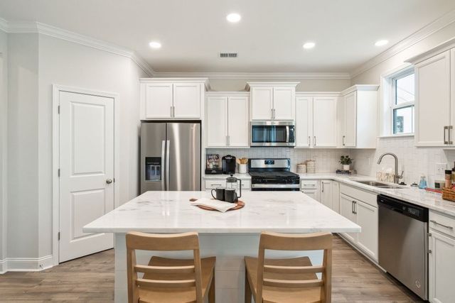 1417 Charles Dr, Chapel Hill, TN 37034