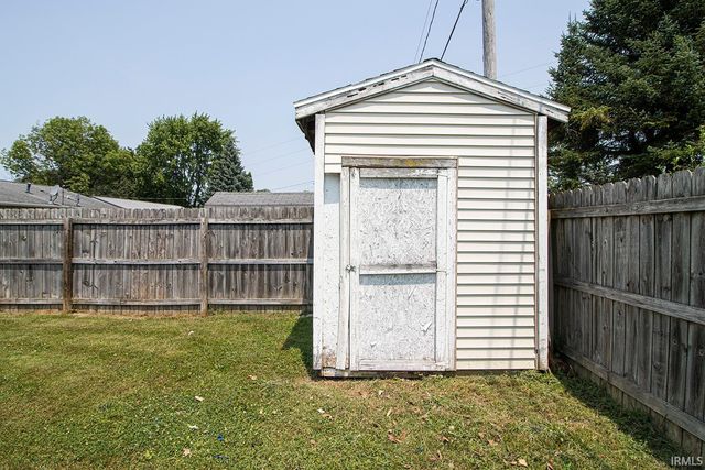 825 Rockshire Court, Gas City, IN 46933