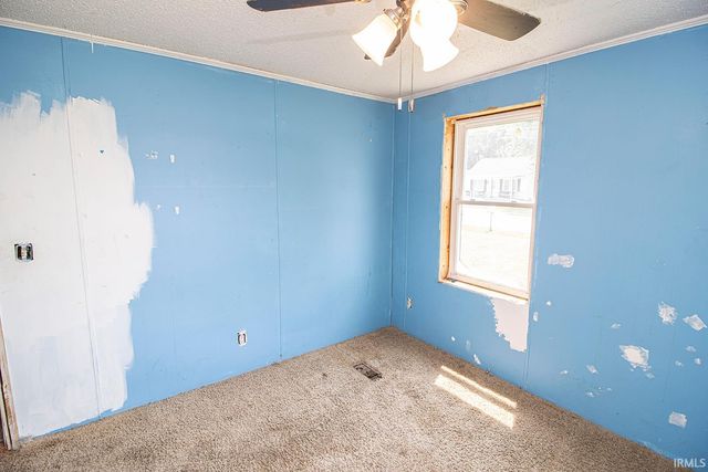 825 Rockshire Court, Gas City, IN 46933