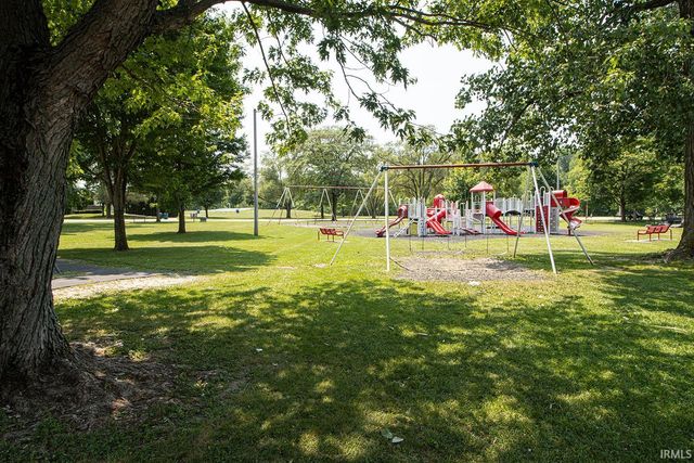 825 Rockshire Court, Gas City, IN 46933