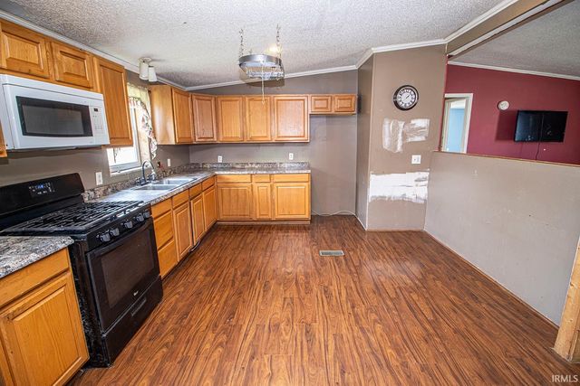825 Rockshire Court, Gas City, IN 46933