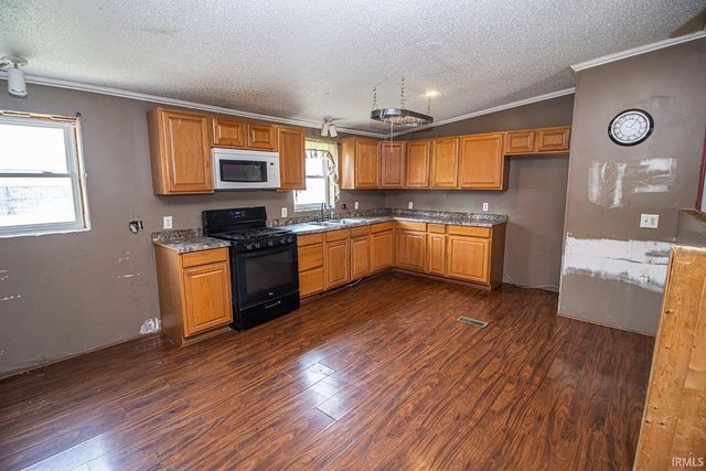 825 Rockshire Court, Gas City, IN 46933