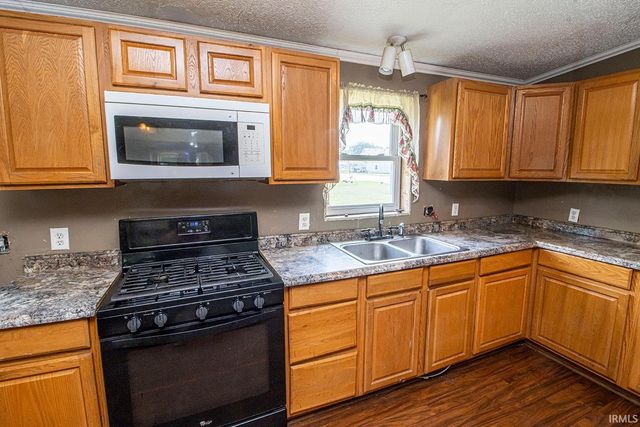 825 Rockshire Court, Gas City, IN 46933