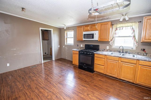 825 Rockshire Court, Gas City, IN 46933