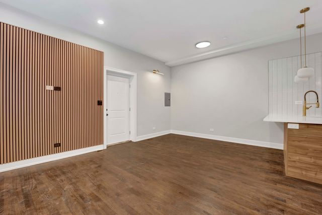 2350 S Leavitt Street 1R, Chicago, IL 60608