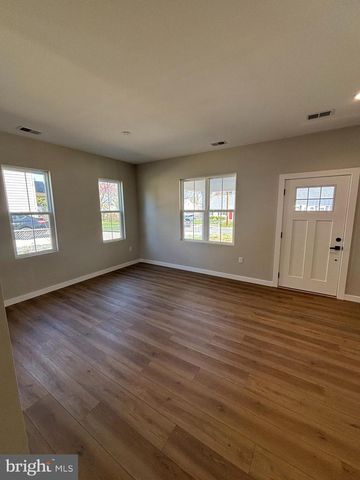 129 EVANS ST, Manassas Park, VA 20111