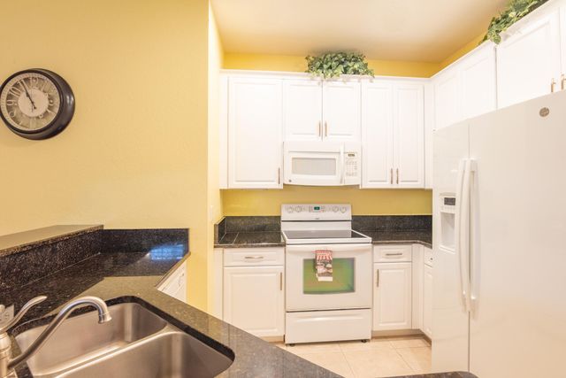 1600 SE SHEFFIELD Terrace 201, Stuart, FL 34994
