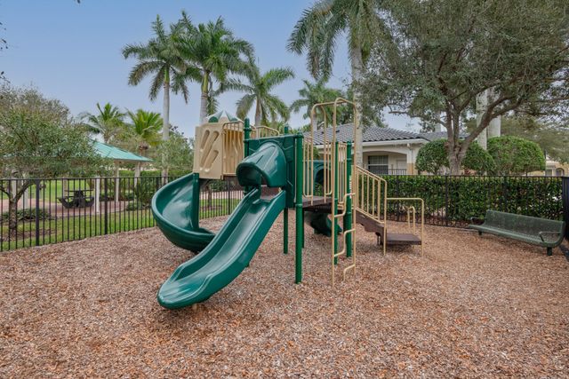 1600 SE SHEFFIELD Terrace 201, Stuart, FL 34994