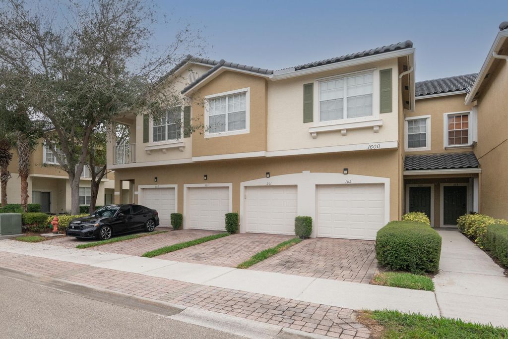 1600 SE SHEFFIELD Terrace 201, Stuart, FL 34994