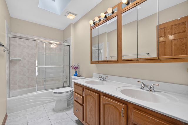 1605 Myrtle Park Street, Roselle, IL 60172