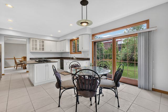 1605 Myrtle Park Street, Roselle, IL 60172