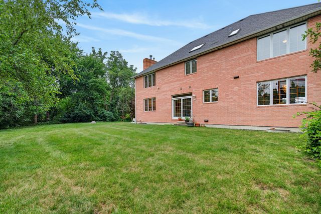 1605 Myrtle Park Street, Roselle, IL 60172