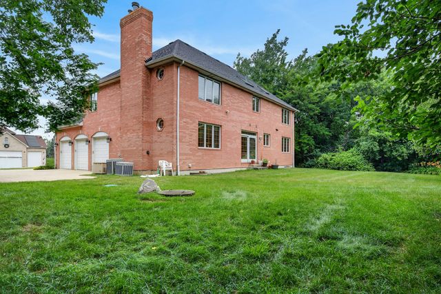 1605 Myrtle Park Street, Roselle, IL 60172