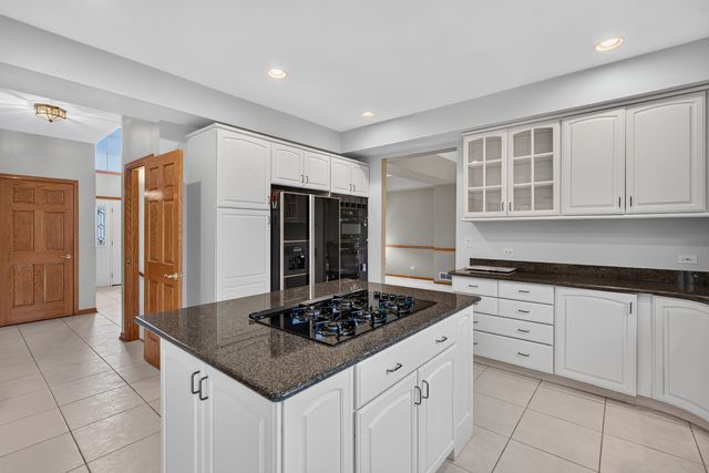 1605 Myrtle Park Street, Roselle, IL 60172