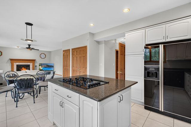 1605 Myrtle Park Street, Roselle, IL 60172