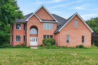 1605 Myrtle Park Street, Roselle, IL 60172