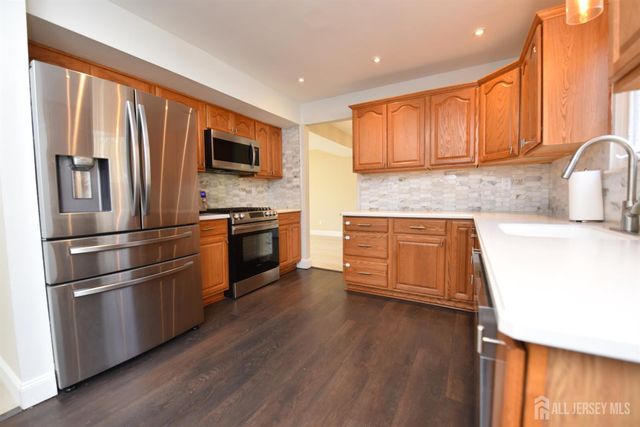 16 Old Bridge Plaza, Old Bridge, NJ 08857
