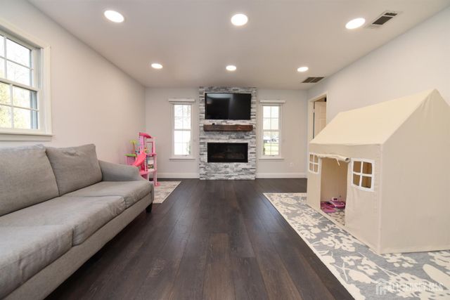 16 Old Bridge Plaza, Old Bridge, NJ 08857
