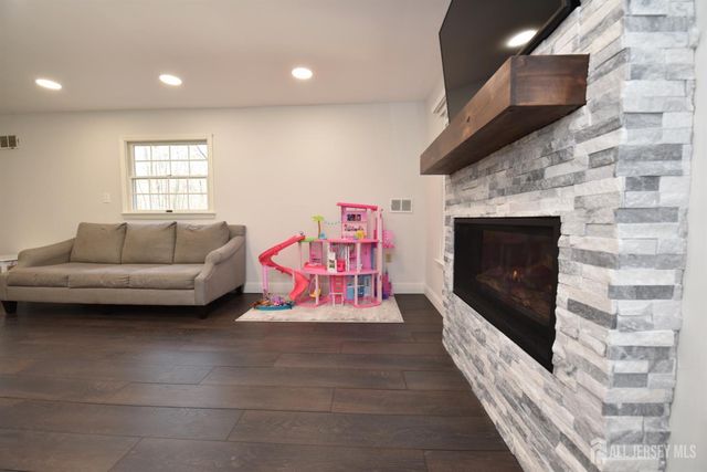16 Old Bridge Plaza, Old Bridge, NJ 08857