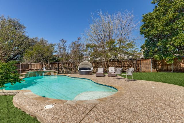 4230 Royal Ridge Drive, Dallas, TX 75229