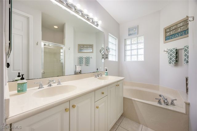 1320 Mariposa CIR 104, Naples, FL 34105