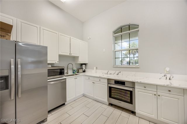 1320 Mariposa CIR 104, Naples, FL 34105